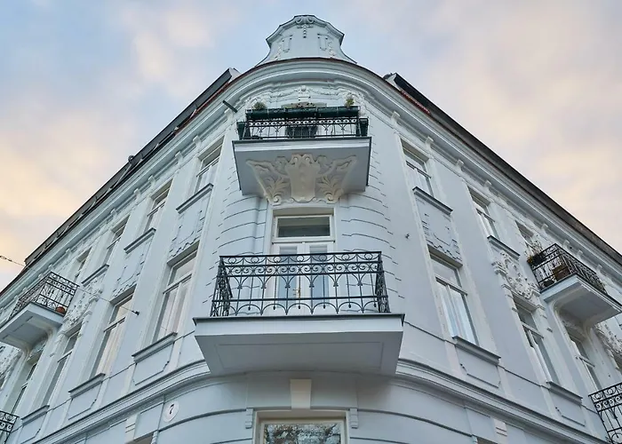 Leuhusen Collection Vienna, Apartment Vienna
